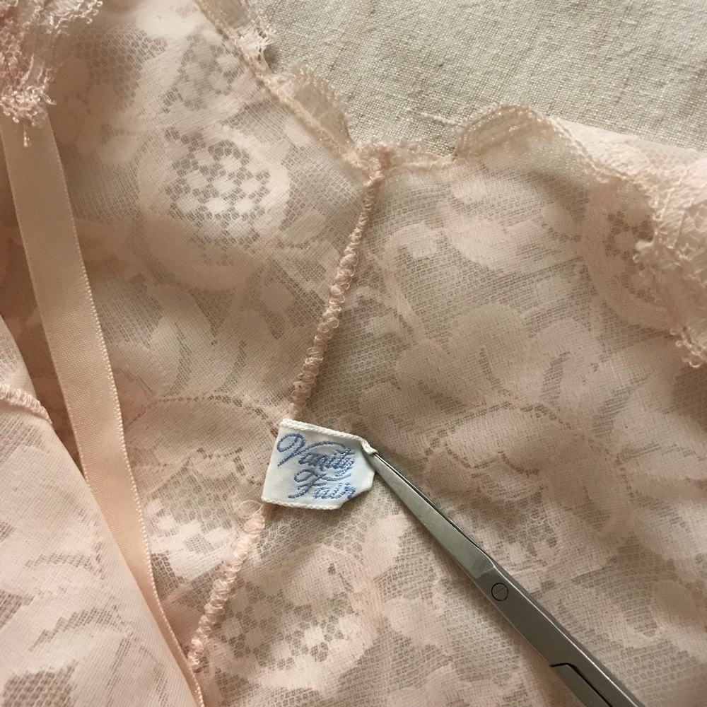 Vintage Vanity Fair Soft Pink Lace Chemise - Picture 9 of 12
